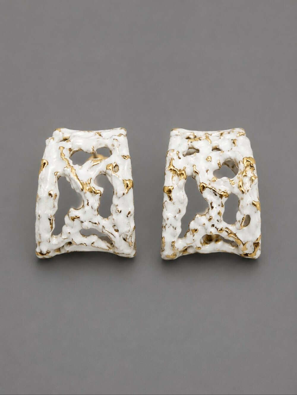 VTG Estate Frosted Goldtone Hoop Post Earrings